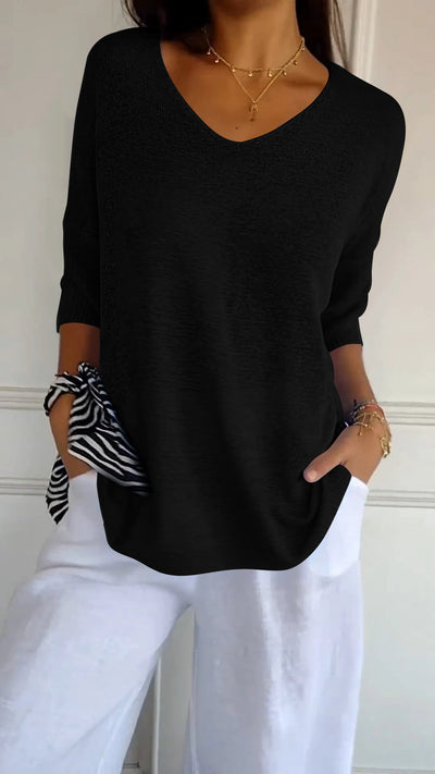 Jilly | Timeless V-Neck Top