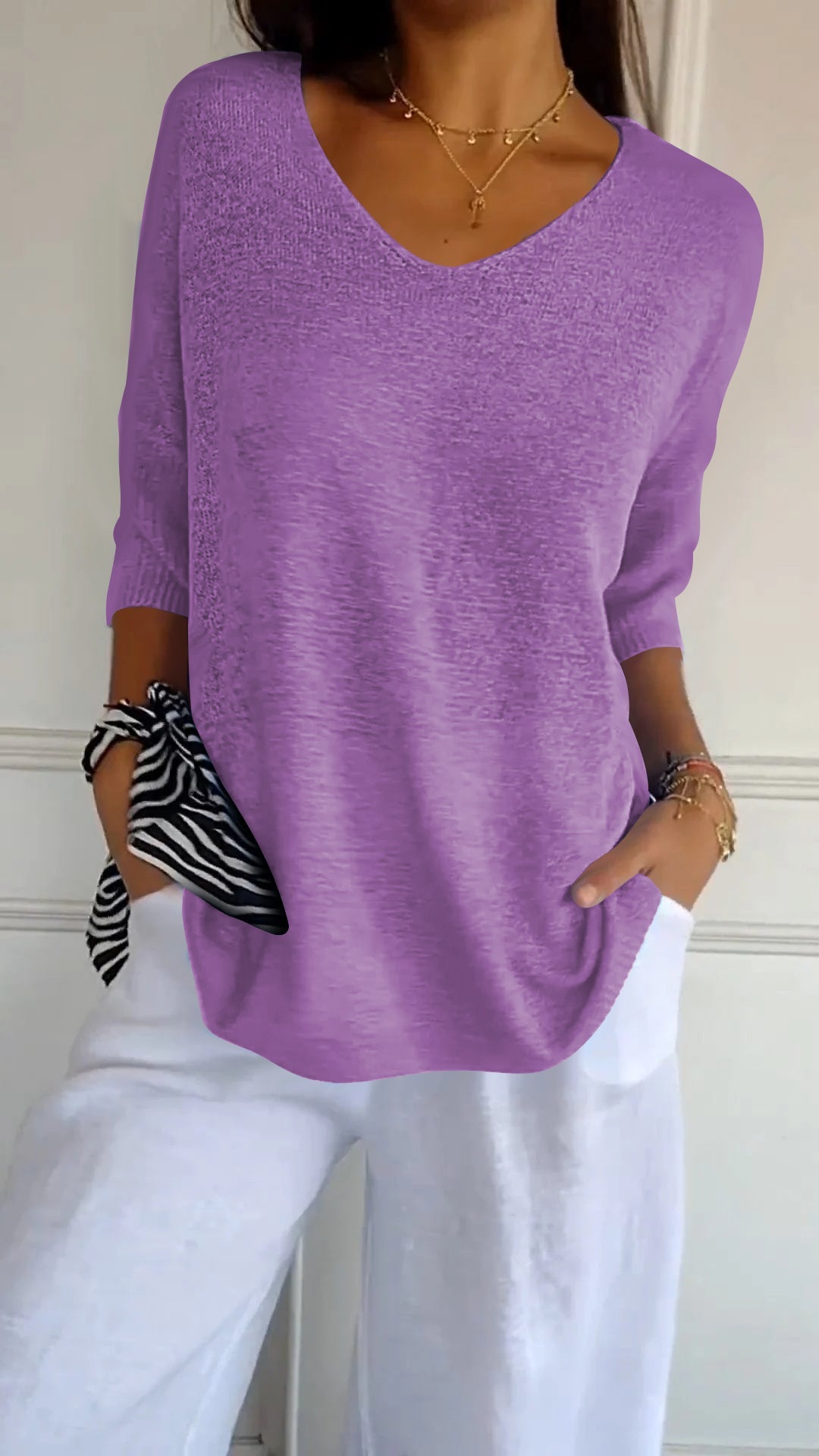 Jilly | Timeless V-Neck Top