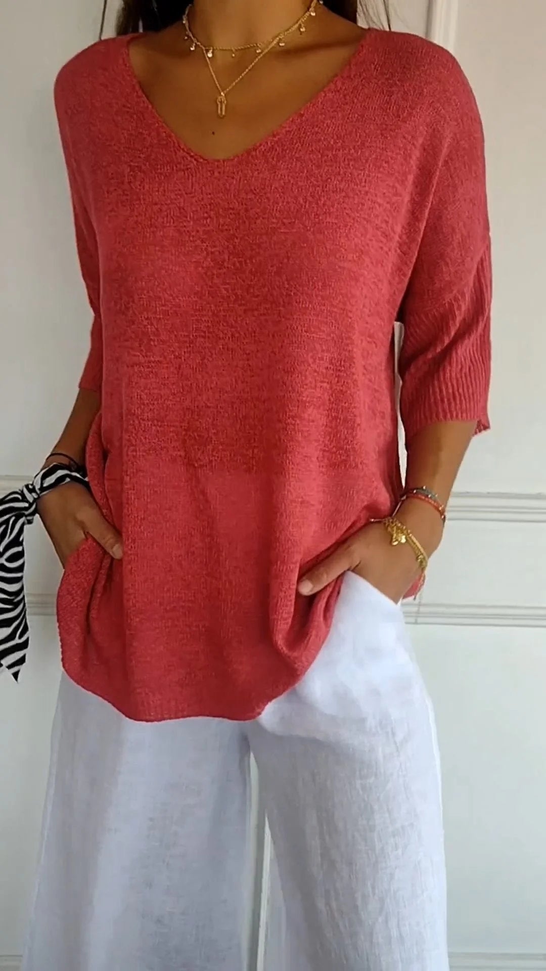 Jilly | Timeless V-Neck Top