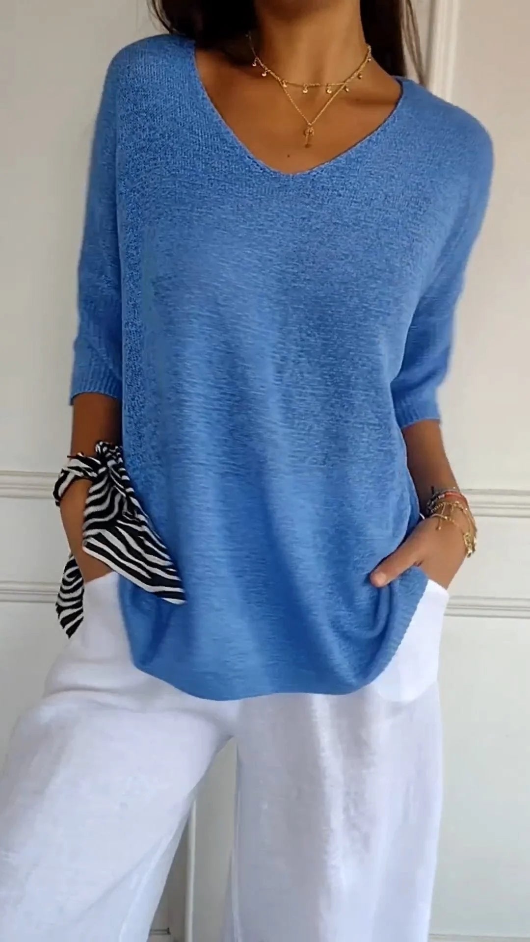 Jilly | Timeless V-Neck Top