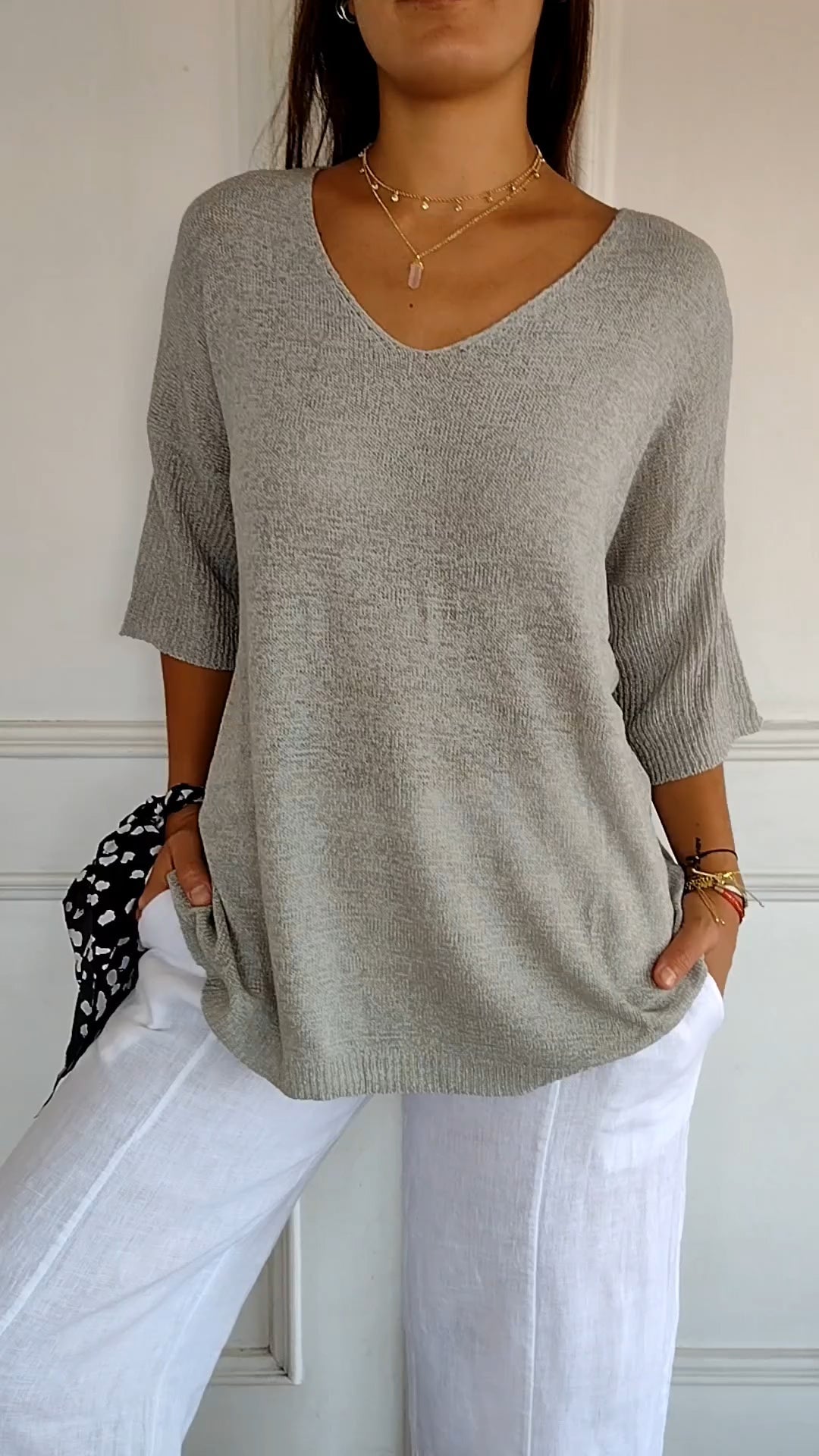 Jilly | Timeless V-Neck Top