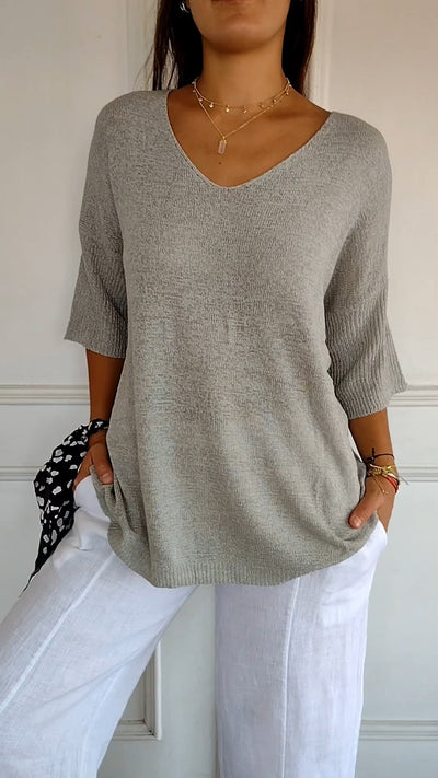 Jilly | Timeless V-Neck Top