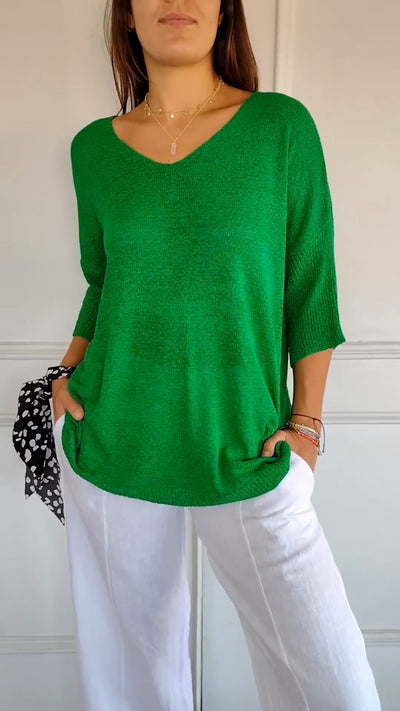 Jilly | Timeless V-Neck Top